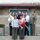 El dictador norcoreano Kim Jong-Un es el único que apareció luciendo sonrisa.
