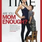 Una mujer de 26 años dándole el pecho a un niño de tres en una imagen titulada “¿Es usted lo suficientemente madre?”. La revista con mayor circulación de Estados Unidos causó polémica con esta portada.