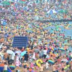 La alucinante aglomeración de la playa de Fujiazhuang, en Dalian (China) hacen que a uno hasta se les quiten las ganas de playa.