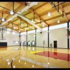 El mítico jugador de la NBA se hizo a su medida esta casa de 5.500 metros cuadrados. Nueve habitaciones, 15 salas de baño, una pista de tenis y una de baloncesto.