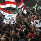 Jóvenes de la oposición laica piden a Morsi que se vaya.