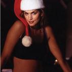 La modelo felicita las fiestas con tres fotos. Aquí, posando con gorro navideño: "¡Feliz Navidad!"
