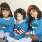 Khloe, Kim y Kourtney Kardashian, ahora de pequeñas, en la foto tuiteada por Khloe.