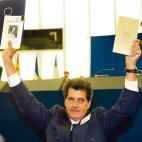 El opositor cubano Oswaldo Payá, líder del Movimiento Cristiano de Liberación, falleció en accidente de coche. Conducía Ángel Carromero, miembro de las Nuevas Generaciones (NNGG) del Partido Popular de Madrid, que fue condenado a cuatro a...