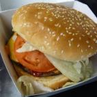 Angelina Cruz, de 22 años, demandó a Burger King en 2001 y pidió 9 millones de dólares tras pincharse con una jeringuilla al morder su hamburguesa.