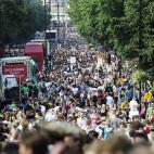 Una multitud asiste a los carnavales de Notting Hill