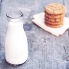 De acuerdo con un estudio publicado en el British Food Journal, el contenido de fosfolípidos en la leche tiene la capacidad de actuar positivamente en el estado de ánimo, la función cognitiva y la respuesta al estrés. El estudio, realizado p...