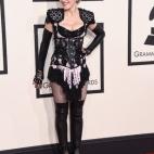 En los 57º Premios Grammy, celebrados en Los Ángeles en febrero de 2015, vestida de torera por Givenchy.