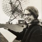 Fue una astrofísica británica y descubrió la primera radioseñal de un púlsar, que fue parte de su tesis. Pero el premio Nobel se lo otorgaron a su tutor en 1974. Este reconocimiento ha sido cuestionado hasta hoy. 

 