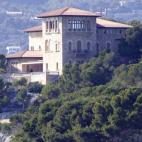 Es la residencia de verano de la familia real española, peor el propietario es el archipiélago balear. Se trata de una finca de 33.000 metros cuadrados (entre la casa y los jardines) situada en Cala Mayor, en el distrito de Poniente de Palma d...