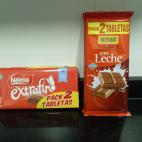 Dos tabletas de chocolate Nestl&eacute; Extrafino (1,78 euros) y dos de Hacendado (1,17 euros).