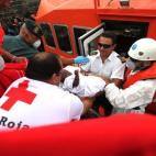 Trasladan en el puerto de Tarifa a un bebé rescatado por Salvamento Marítimo (11 de agosto).