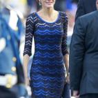 Para sus primeros Princesa de Asturias como reina, Letizia luci&oacute; un vestido l&aacute;piz en tono azul con encaje de maya negro.