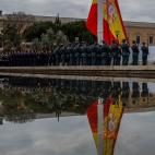 Batet y Llop presiden el izado solemne de bandera en la plaza de ColÃ³n
