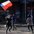 Aunque el Gobierno chileno suspendi&oacute; finalmente la subida del precio del billete de metro, las protestas contin&uacute;an en uno de los pa&iacute;ses m&aacute;s desiguales del mundo