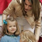 Letizia posa junto a su hija en la catedral de Palma en abril de 2009.&nbsp;
