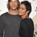 WEST HOLLYWOOD, CA - AUGUST 06:  Actress Halle Berry (R) and Gabriel Aubry attend the launch event for Gap's 1969 Jean Shop on Robertson Blvd at their 1969 Jean Shop on August 6, 2009 in West Hollywood, California.  (Photo by John Shearer/Getty ...