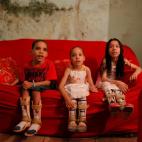 23 marzo 2012Tres niños esperan en un sofá a someterse en una favela de Sao Paulo a una terapia para luchar contra la enfermedad rara de Pelizaeus-Merzbacher.