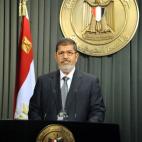 El presidente egipcio llegó al poder tra la revolución del 2011 y ha terminado siendo una figura tan polémica en Egipto como lo fue su antecesor, Hosni Mubarak. Morsi ha logrado la aprobación en referéndum de una nueva Constitución de marc...