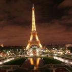 La mítica torre parisina a la que dio vida Gustave Eiffel hace ya 125 años se convirtió rápidamente en el monumento más famoso de París y de los más populares del mundo. Ojo al dato: la visitan casi siete millones de personas al año… I...