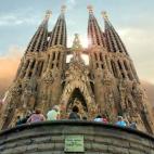 El gran icono del modernismo de Antonio Gaudí es visitado cada año por más de tres millones de turistas de todo el mundo, siendo así el monumento más visitado de España, seguido del Museo del Prado y la Alhambra de Granada. Y eso que ni si...