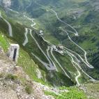 Los yungas es conocida por ser una de las carreteras más peligrosas del mundo, de ahí que se la conozca con el nada confortable nombre de 'Camino de la Muerte'.