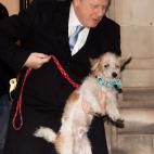 Boris Johnson y su (pobre) perro