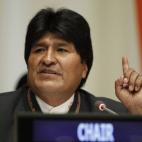 En esta foto entregada por las Naciones Unidas, el presidente de Bolivia Evo Morales habla en las Naciones Unidas, Nueva York, el miércoles 8 de enero de 2014. Morales llevó su campaña para despenalizar la hoja de la coca a la sede de Nacione...