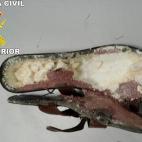 En mayo de 2009, la Guardia Civil detuvo a una zaragozana que llevaba cinco kilos de cocaína escondidos en sandalias