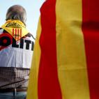 Catalan pro-independence demonstrators attend a protest to call for the release of jailed separatist leaders in Barcelona, Spain, October 26, 2019. Flag reads "Freedom for political prisoners". REUTERS/Sergio Perez