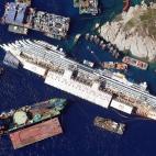 Agosto de 2013. Imagen a&eacute;rea del Costa Concordia, el crucero que se hundi&oacute; junto a la Isla de Giglio en Italia. Murieron 32 personas.