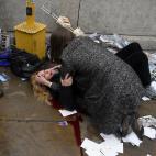 Marzo de 2017. Una mujer yace en el suelo herida tras un atropello m&uacute;ltiple en el Puente de Westminster (Londres, Reino Unido).