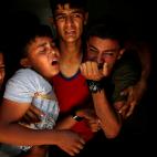 Junio de 2018. Familiares de un palestino muerto en la Franja de Gaza lloran su muerte.