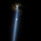Septiembre de 2011. Un avi&oacute;n atraviesa el haz de luz en homenaje a las v&iacute;ctimas del 11-S durante los actos por el d&eacute;cimo aniversario de los atentados.