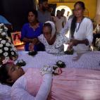 Abril de 2019. La abuela de una ni&ntilde;a de 13 a&ntilde;os muerta en un atentado en Sri Lanka llora la muerte de su nieta.