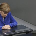 La canciller alemana, Angela Merkel, participa en una sesión parlamentaria en el bundestag alemán en Berlín (Alemania) hoy, jueves 24 de abril de 2015. El debate parlamentario se ha celebrado con motivo del centenario de la batalla de Galípo...