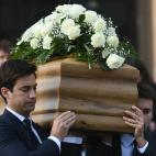 El entierro de Caruana, con sus hijos portando el féretro