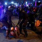 Cargas policiales en los disturbios en las afueras del Camp Nou
