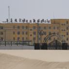 Edificio que se cree se usa para arrestar a uigures, en Hotan