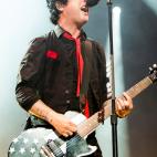 El l&iacute;der de la banda estadounidense Green Day naci&oacute; el 17 de febrero de 1972. Entre los &eacute;xitos de la banda destacan temas como Basket Case, Good Ridance o American Idiot.