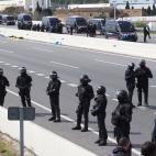 Spanish riot police after breaking up a blockade set up by Catalan separatists on AP-7 motorway linking Spain to neighbouring France, near Figueras on March 27, 2018. Spanish riot police broke up a blockade by Catalan separatists on major motorw...