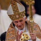 Pope Benedict XVI arrives to lead the celebration of the Vespers of the Solemnity of the conversion of Saint Paul, in conclusion of the week of prayer for christian unity at the Saint Paul basilica in Rome on January 25, 2013. AFP PHOTO / VINCEN...