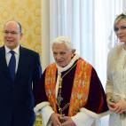 Pope Benedict XVI welcomes Prince Albert II of Monaco and his wife Princess Charlene on January 12, 2013 prior to a private audience at Vatican. AFP PHOTO / VINCENZO PINTO (Photo credit should read VINCENZO PINTO/AFP/Getty Images)