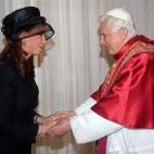 VATICAN CITY, VATICAN - NOVEMBER 28: Pope Benedict XVI receives Argentina's President Cristina Fernandez de Kirchner on November 28, 2009 in Vatican City, Vatican. The Pope held audience with the president and Chile's President Michelle Bachele...