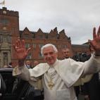 BIRMINGHAM, ENGLAND - SEPTEMBER 19: Pope Benedict XVI waves as he leaves Oscott College, the home of the Seminary of the Archdiocese of Birmingham, where he met with the Bishops of England, Scotland and Wales, on September 19, 2010 in Birmingha...