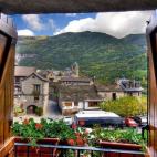 Huesca esconde tesoros como Torla. Si planeas un fin de semana de esquí o de relax en la montaña, este pueblo de Huesca es uno de los rincones que debes apuntar en tu lista de escapadas pendientes. Es perfecto para refugiarte de la rutina y de...