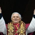 Vatican City, Vatican: TO GO WITH STORY IN FRENCH - 'Benoit XVI, le pape deconcertant' - (FILES) Picture taken 19 April 2005 at the Vatican City of Germany's Joseph Ratzinger, the new Pope Benedict XVI, waving to crowd from the window of St Pet...