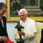 VATICAN CITY - NOVEMBER 10: Pope Benedict XVI (C) receives a statue of Mother Teresa as a gift from Albanian Prime Minister Sali Berisha and his wife during a meeting at his private library November 10, 2005 in Vatican City. Prime Minister Beri...