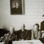 FREISING, GERMANY - 1959: (FILE PHOTO) (GERMANY OUT, AUSTRIA OUT, SWITZERLAND OUT) The Ratzinger family; Joseph Ratzinger (L-R), mother Maria, father Joseph, sister Maria and brother Georg, are shown prior to their departure from the Bavarian ...