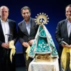 Con el presidente de Extremadura, Jose Antonio Monago, y la Virgen de Guadalupe.